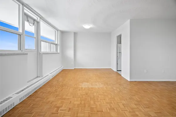 105 Rowena DR #204, Toronto C13, ON M3A 1R2