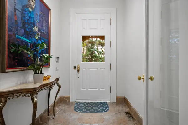 46 Lowther AVE, Toronto C02, ON M5R 1C6