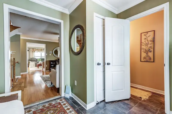 15 Brownridge PL, Whitby, ON L1P 1W3