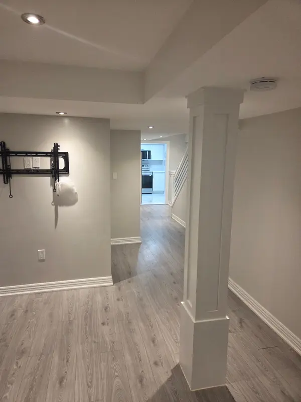 22 Rich CRES, Whitby, ON L1P 1V8