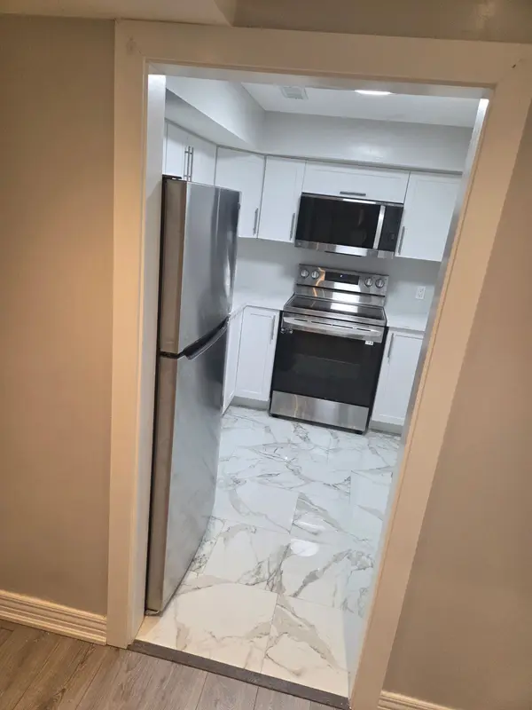 22 Rich CRES, Whitby, ON L1P 1V8