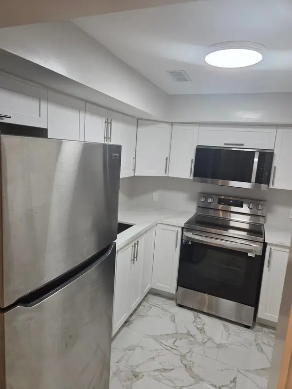 22 Rich CRES, Whitby, ON L1P 1V8