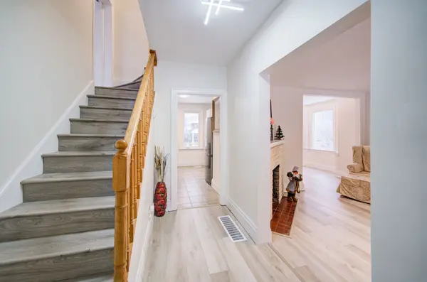 222 Richmond ST, Richmond Hill, ON L4C 3Y8