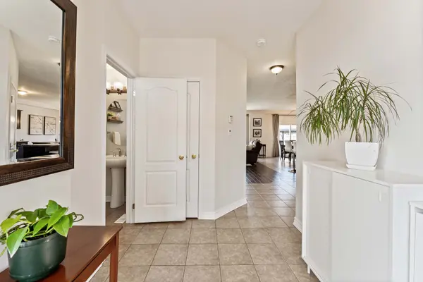 154 Arnold CRES, Essa, ON L3W 0R1