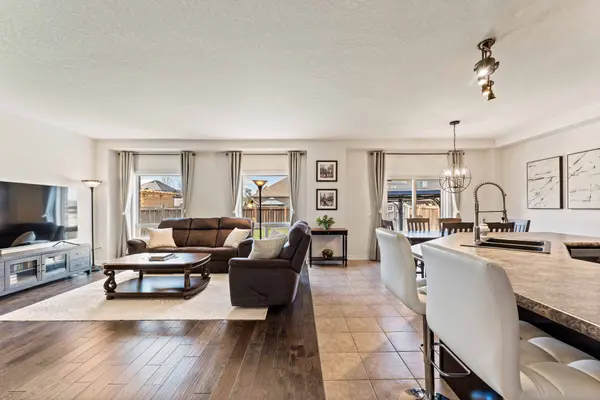 154 Arnold CRES, Essa, ON L3W 0R1