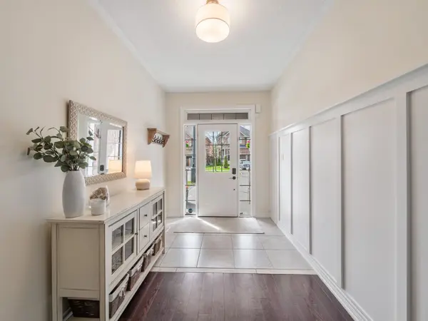 62 Donald Stewart CRES, East Gwillimbury, ON L0G 1M0