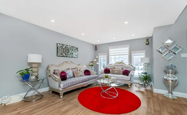 68 Benson DR, Barrie, ON L4N 7Y2