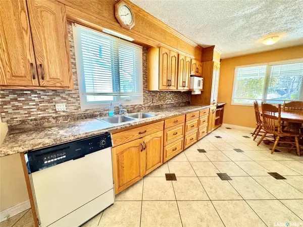 586 Laurier DRIVE, Prince Albert, SK S6V 5M3