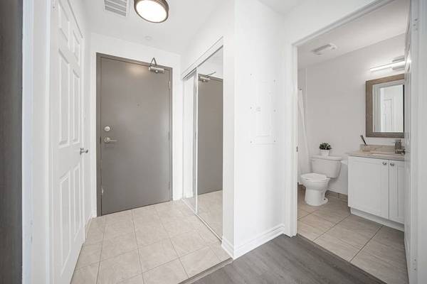 50 Sky Harbour DR #407, Brampton, ON L6Y 6B8