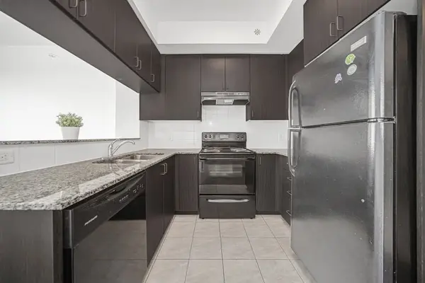 50 Sky Harbour DR #407, Brampton, ON L6Y 6B8