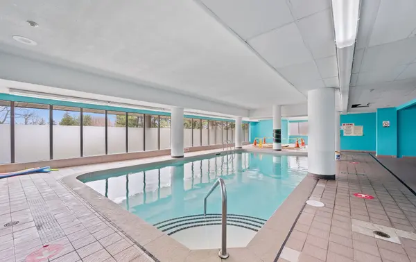 21 Markbrook LN #506, Toronto W10, ON M9V 5E4