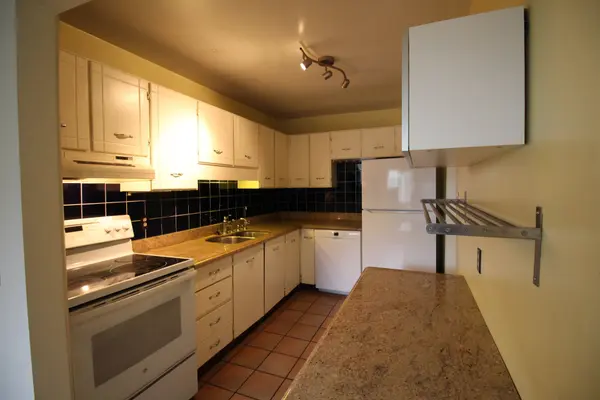 5095 Pinedale AVE #106, Burlington, ON L7L 5K3