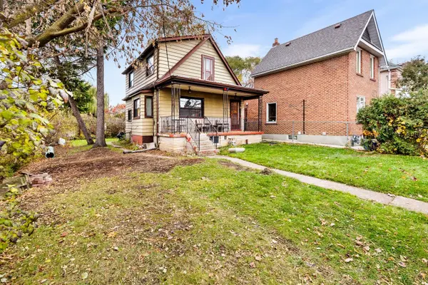 16 Cliff ST, Toronto W03, ON M6N 4L6