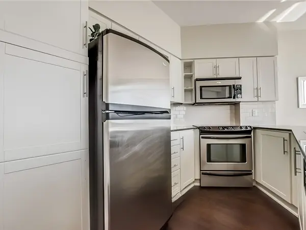 15 Windermere AVE #2702, Toronto W01, ON M6S 5A2