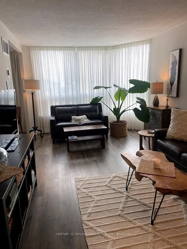 8 Lisa ST #706, Brampton, ON L6Y 3V1