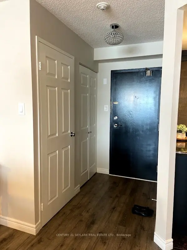 8 Lisa ST #706, Brampton, ON L6Y 3V1