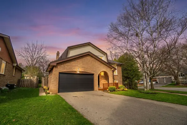 471 Valhalla CT, Oakville, ON L6L 5M5