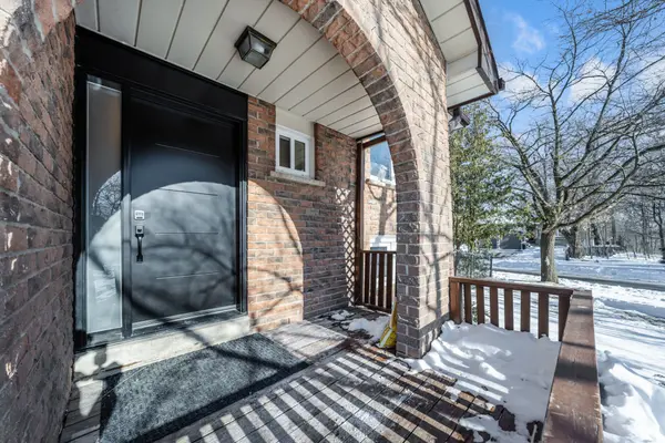 471 Valhalla CT, Oakville, ON L6L 5M5