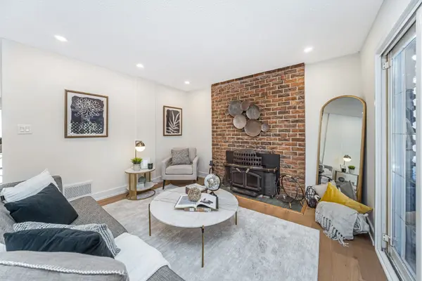 471 Valhalla CT, Oakville, ON L6L 5M5