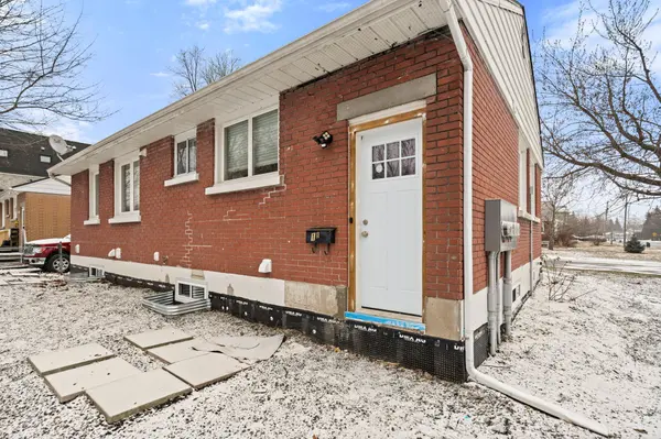 1 Steel ST #B, Beacon Hill North - South And Area, ON K1J 6R6