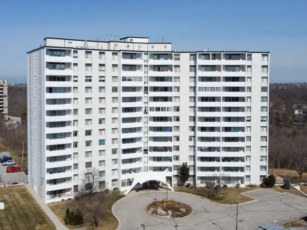 15 Towering Heights BLVD #808, St. Catharines, ON L2T 3G7