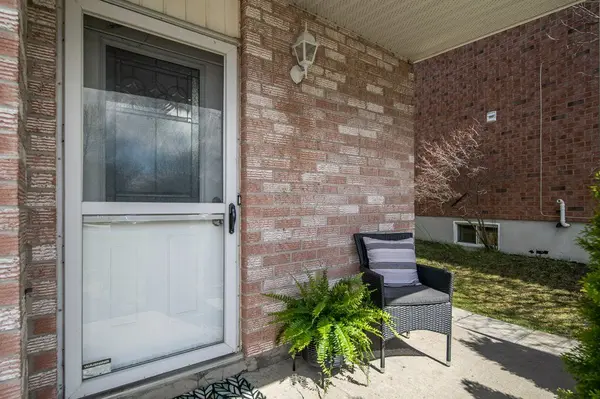 613 Tanner DR, Kingston, ON K7M 8Y2