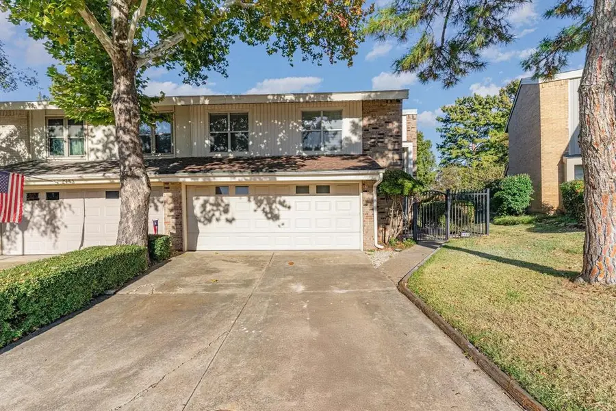 2945 Country Place Circle, Carrollton, TX 75006