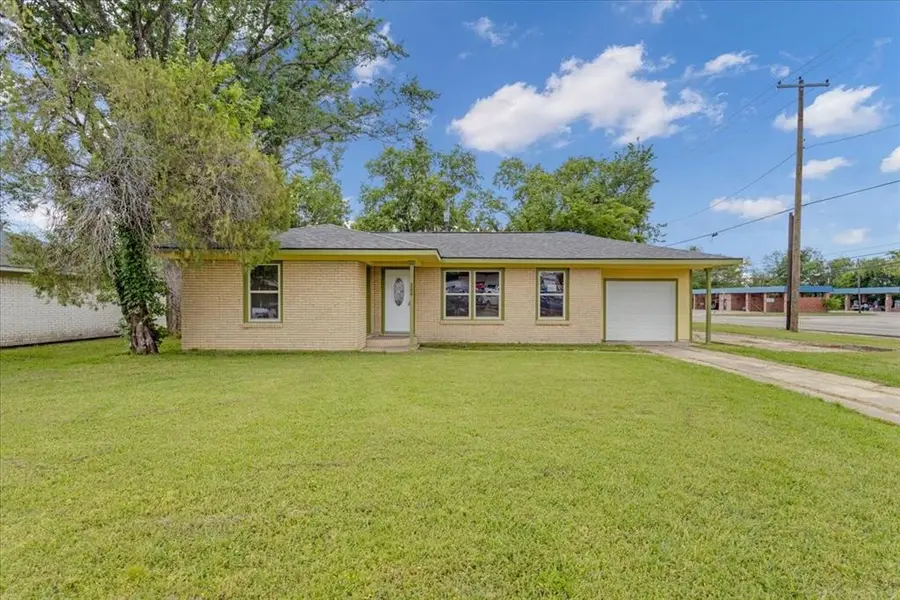 200 Victory Street, Bonham, TX 75418