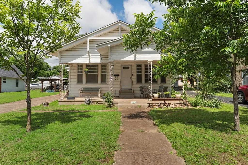 105 N Davis Street, West, TX 76691