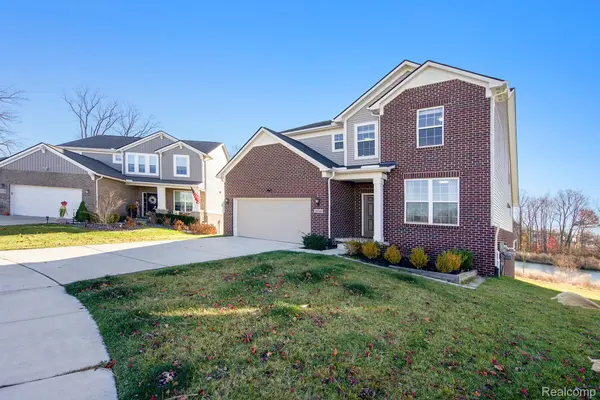 58543 Navarra DR, South Lyon, MI 48178