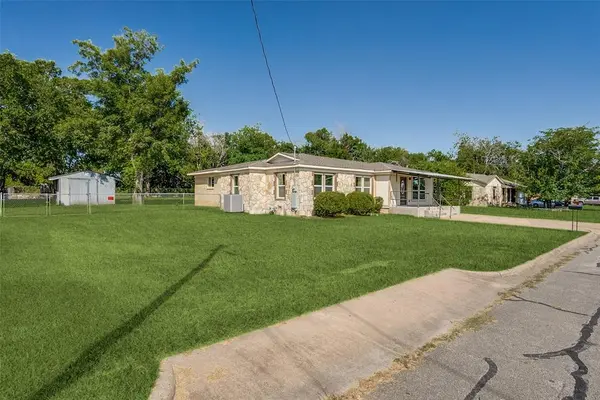 107 N Cherry Lane,  Granbury,  TX 76048