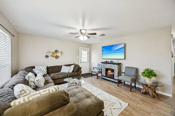 805 Phillips Street, Cleburne, TX 76033