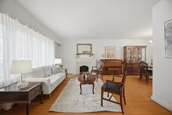 1 Loyalist RD, Toronto W08, ON M9A 3P2