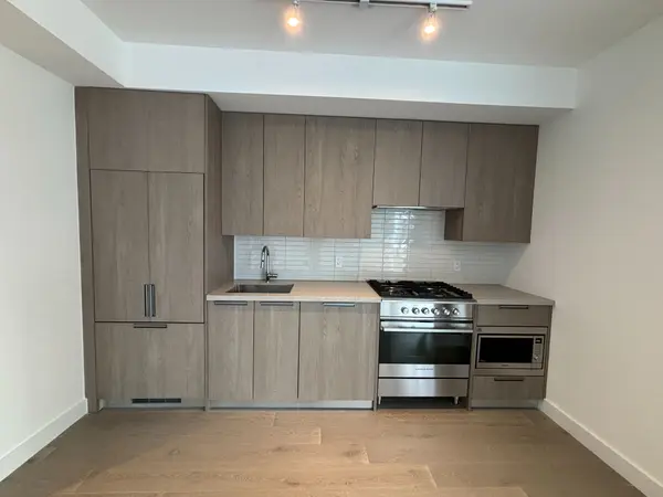 160 Kingsway CRES #415, Toronto W08, ON M8X 2S4