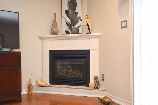 20 Meadowlands BLVD #8, Hamilton, ON L9K 1J5