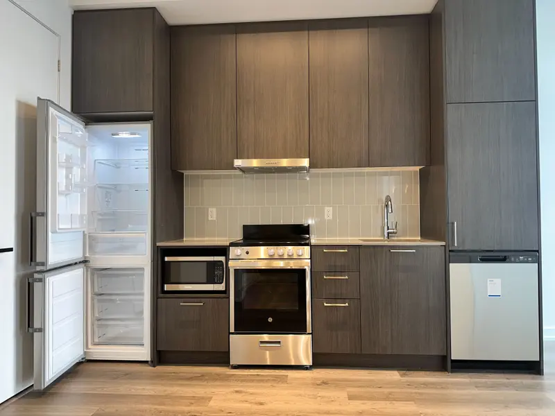 195 Commerce ST #2110, Vaughan, ON L4K 0P9