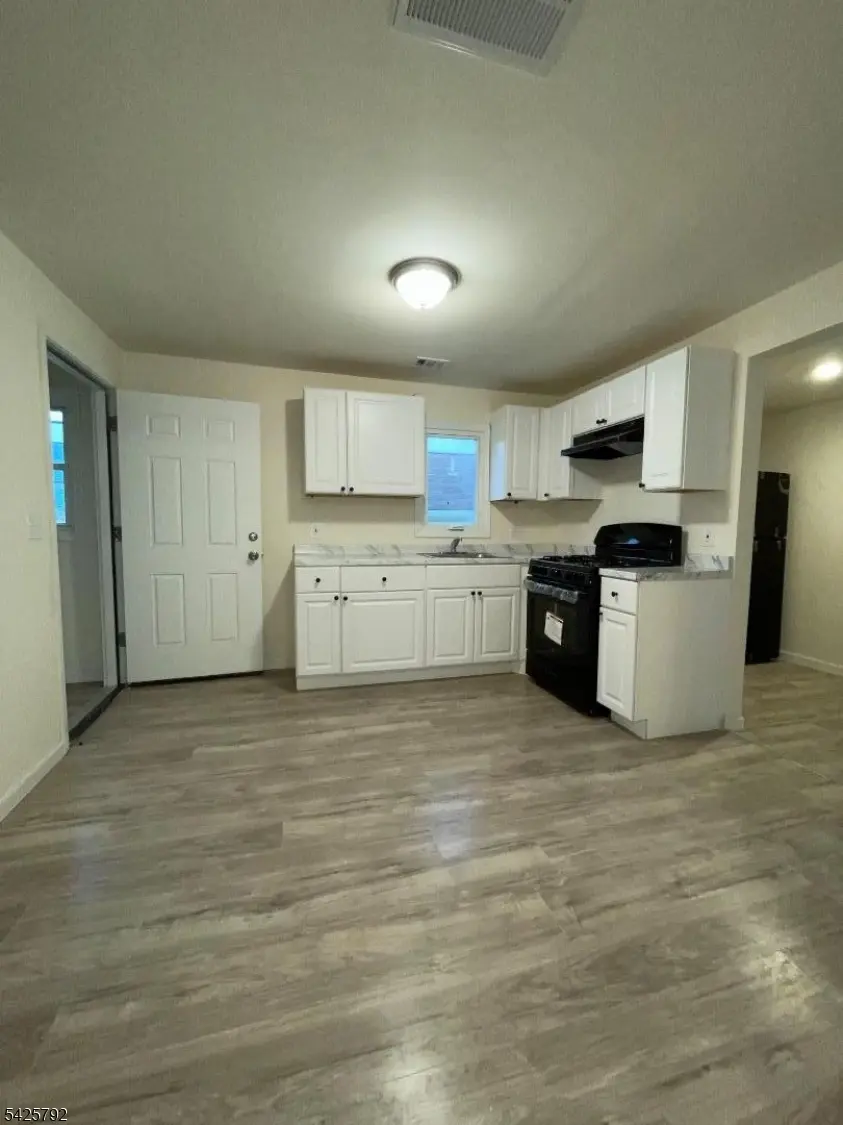 322 New St, Newark City, NJ 07103