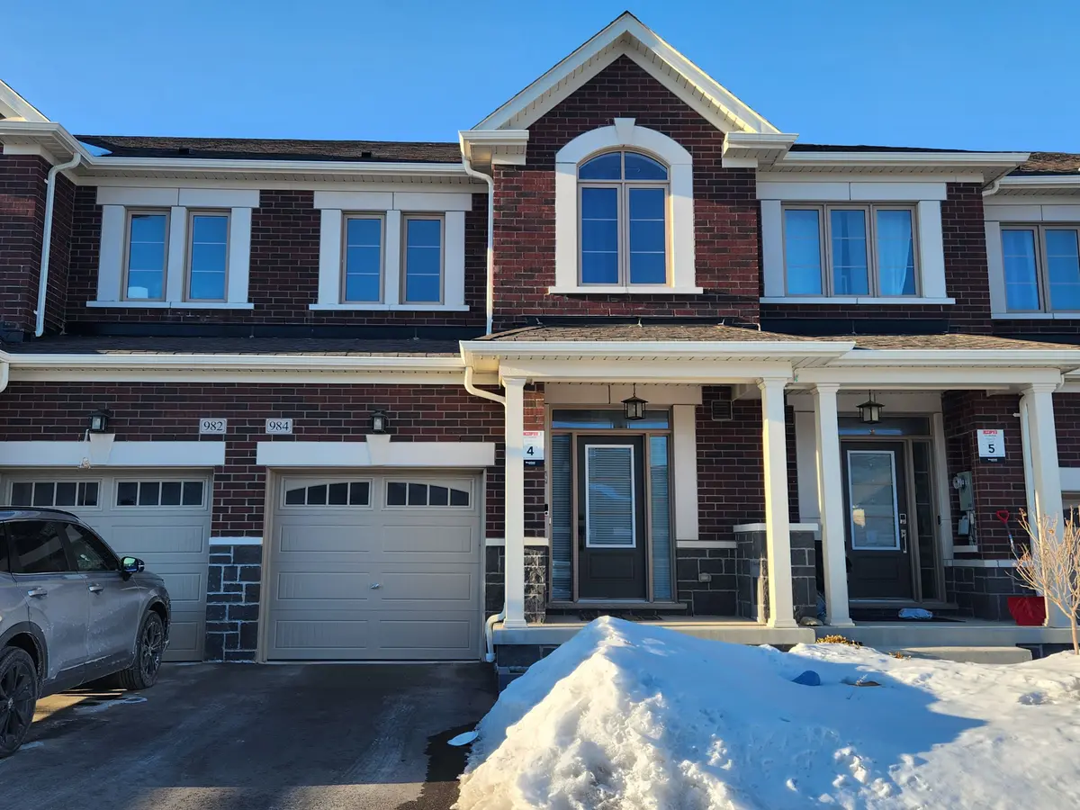 984 Crowsnest HOLW, Pickering, ON L1X 0P4