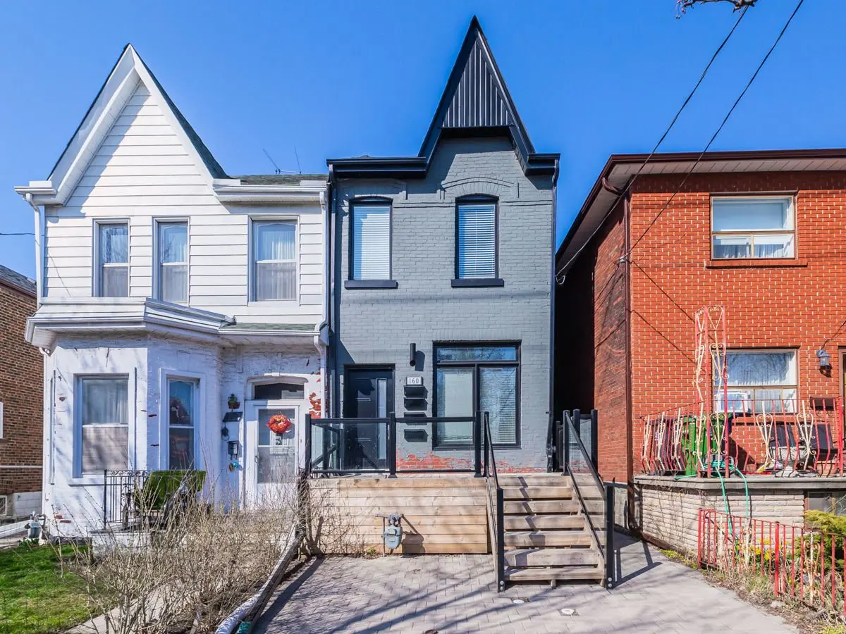 160 Lansdowne AVE #3, Toronto W01, ON M6K 2V9