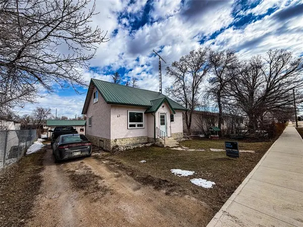 63 Main ST, Lundar, MB R0C 1Y0