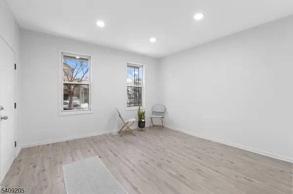 223 Pine St #1, Elizabeth City, NJ 07206