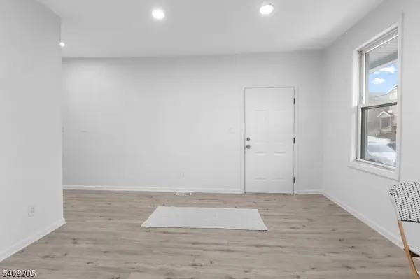 223 Pine St #1, Elizabeth City, NJ 07206