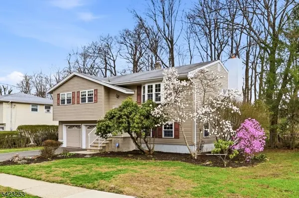 17 Donald Ave, Newton Town, NJ 07860