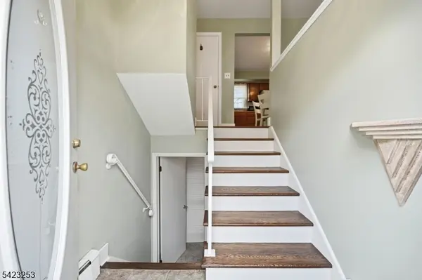 17 Donald Ave, Newton Town, NJ 07860