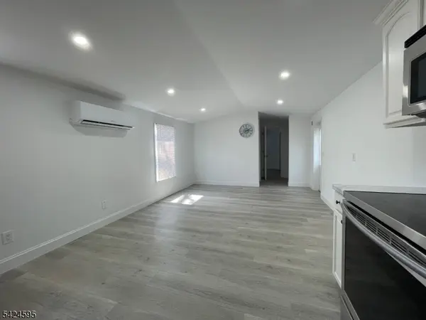 10 3rd St, Wayne Twp., NJ 07470