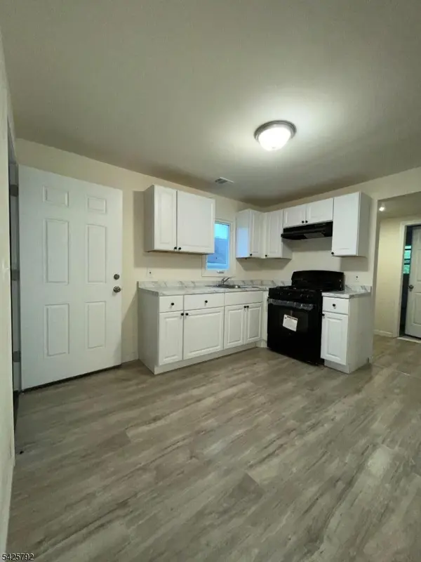 322 New St, Newark City, NJ 07103