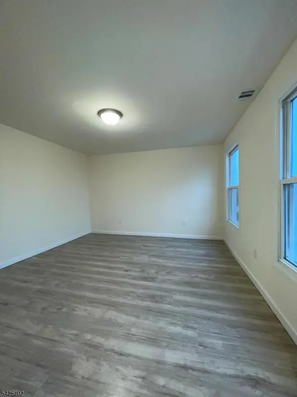 322 New St, Newark City, NJ 07103