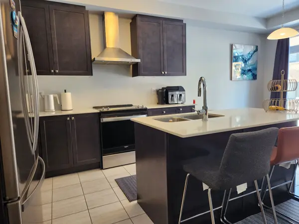 984 Crowsnest HOLW, Pickering, ON L1X 0P4