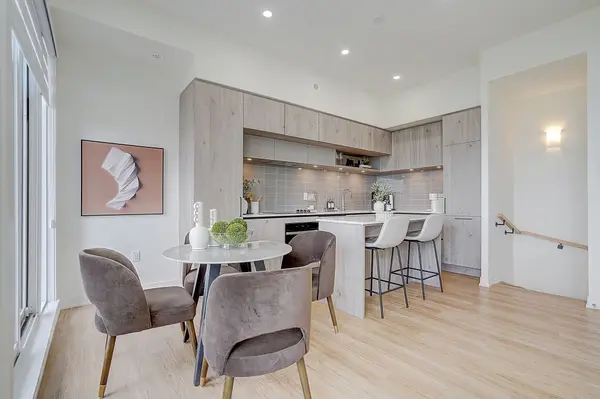 5 Steckley House LN #711, Richmond Hill, ON L4S 0N2