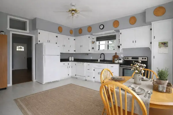 125 Lake DR, West Grey, ON N0C 1H0